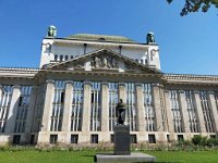 Spomenik, don Frane Bulić, hrvatski katolički svećenik, arheolog, povjesničar, konzervator starina i povjesničar umjetnosti